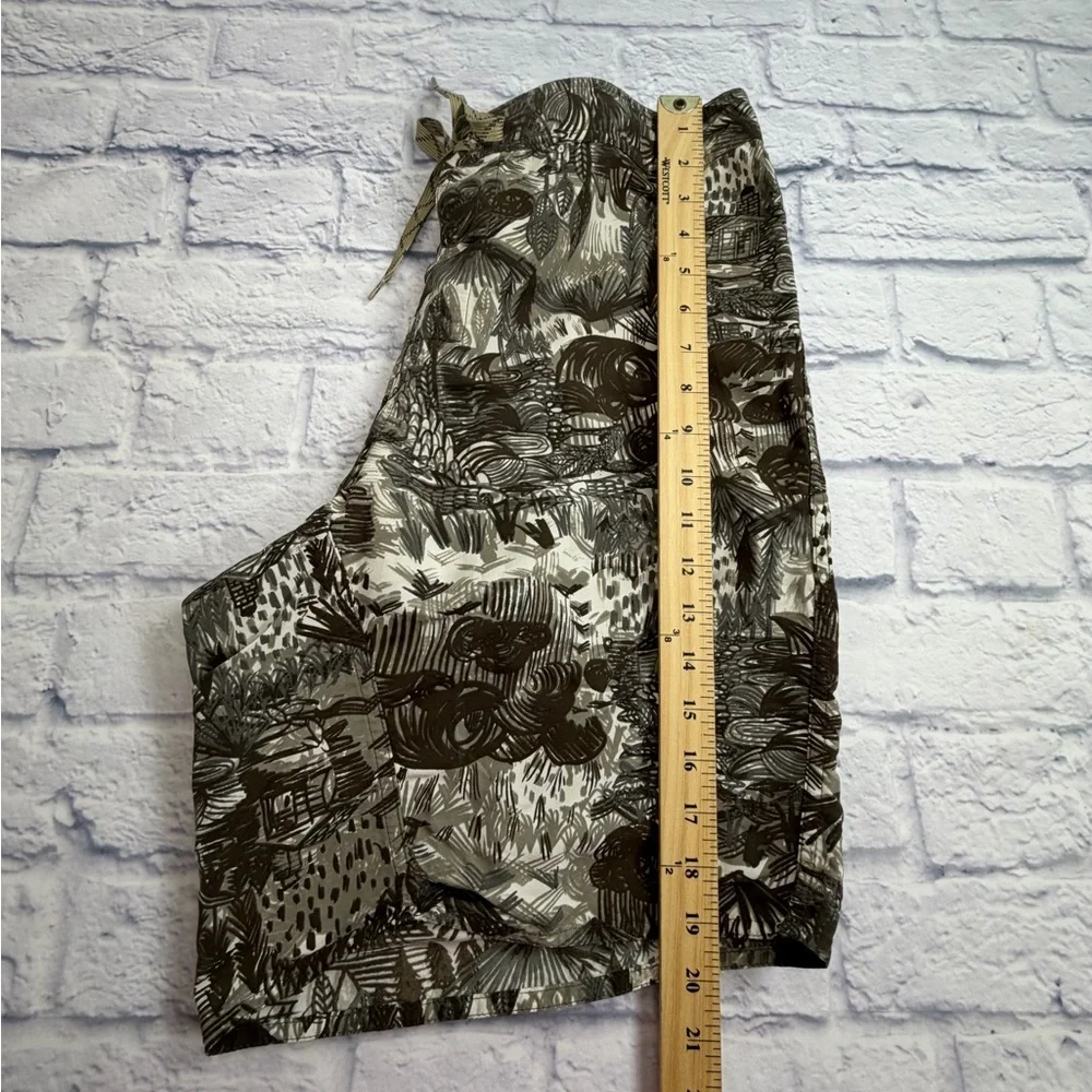Patagonia Brown and Cream Patterned Board Shorts. Size 34/M.